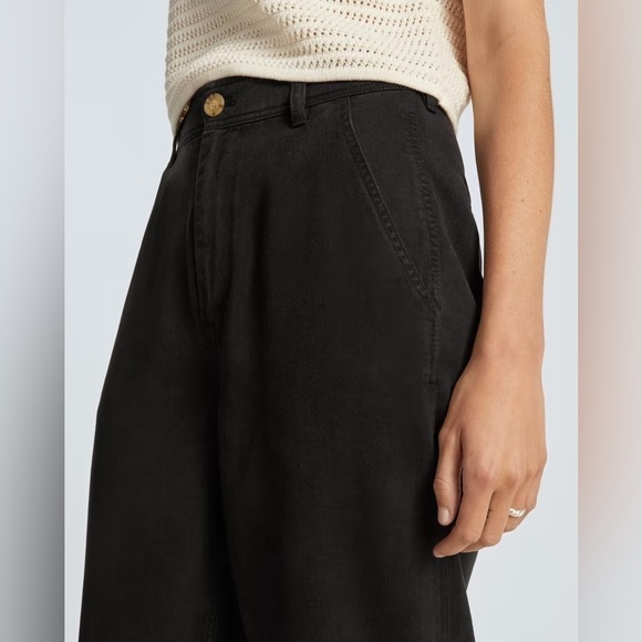 EVERLANE The Relaxed Chino In Black - Picture 6 of 7